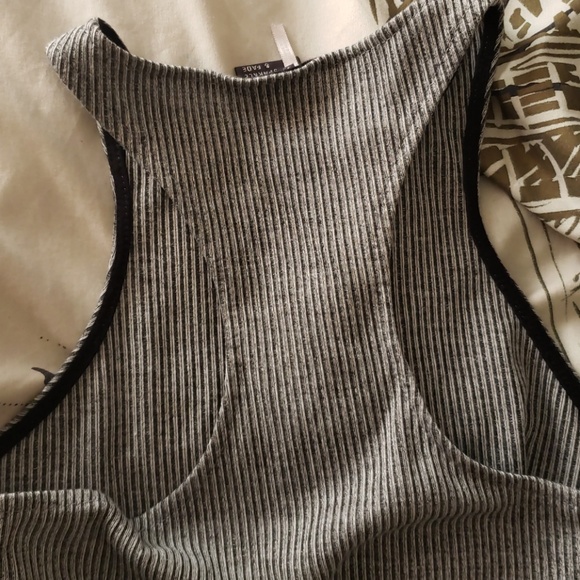 Gray stripe crop - Picture 2 of 2